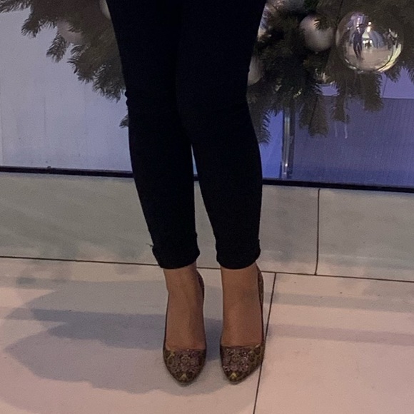 Manolo Blahnik Hangisi - Picture 9 of 10